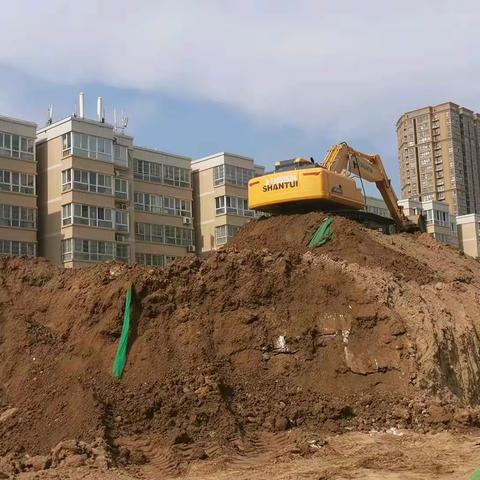 纬零街工程接近尾声，项目部所有人员相互配合，不怕苦、累，确保按期完工。