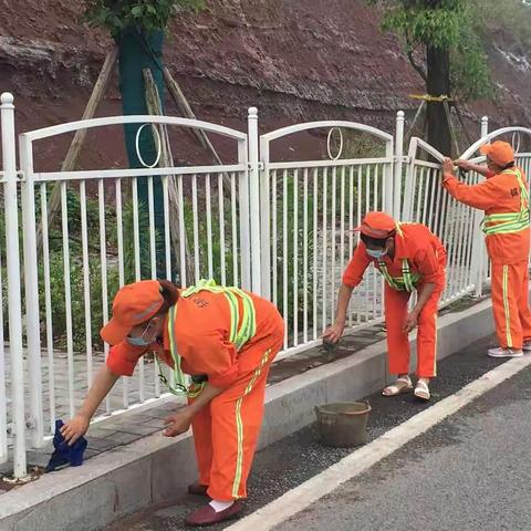 推进环卫综合整治，营造洁净人居环境