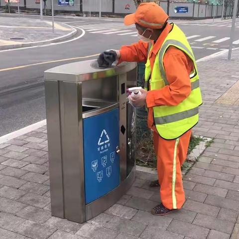 共同战“疫”  疫情下的环卫工