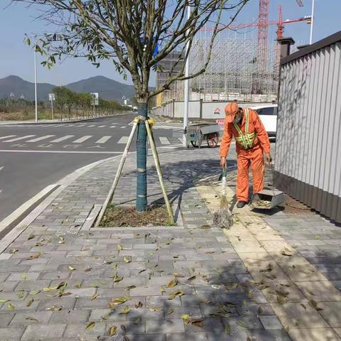 坚守岗位  做好日常环卫工作