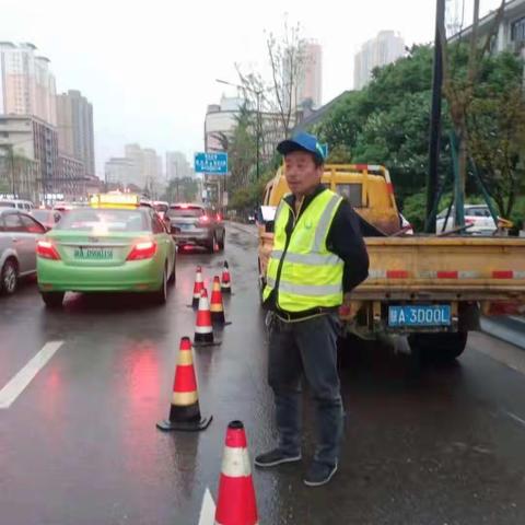 以雨为令 全员值守 筑牢“五一”城市防汛第一线