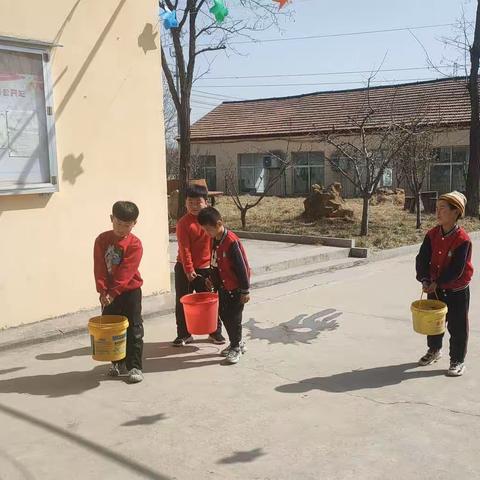 程台小学开展“种下一株月季  伴我一起成长”植树活动