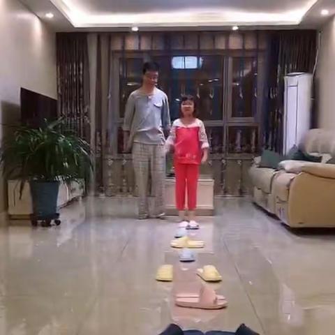 四年一班学生家长合理安排“宅”家的生活.运动、学习、健康都不误。