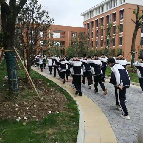 高新区初中举办防空防震应急演练