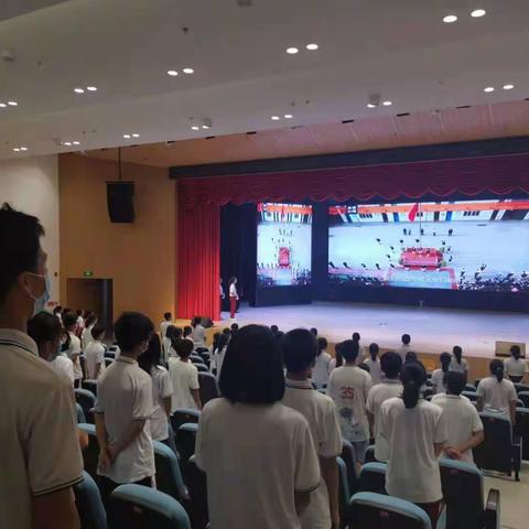“不忘初心跟党走  青春建功新时代”入团仪式