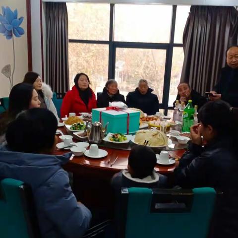 老父亲八十一岁寿诞，一家人其乐融融