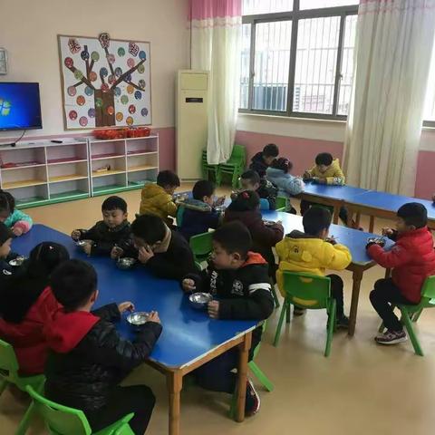 博爱幼儿园百合班小朋友们祝各位叔叔阿姨，爸爸妈妈，爷爷奶奶，元宵节快乐！