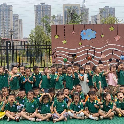 《我升中班啦》——栗雨四幼中一班