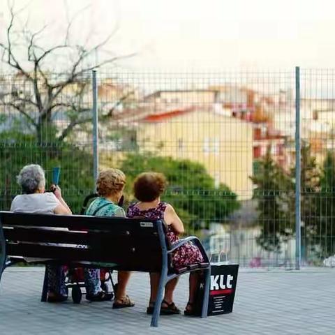 人上了年纪，一定要留一把备用钥匙