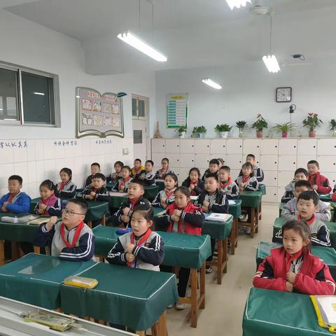 学唱雷锋歌曲 传递青春正能量        ——三年级级部