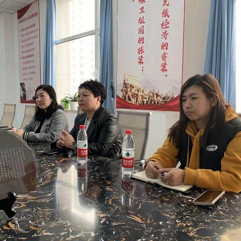 望花区朴屯街道主任康莉一行到青年创业基地参观指导，了解妇女创业及大学生就业创业情况