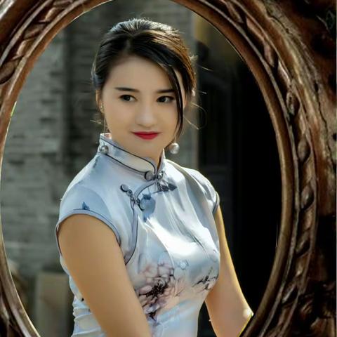 聚龙古村旗袍范