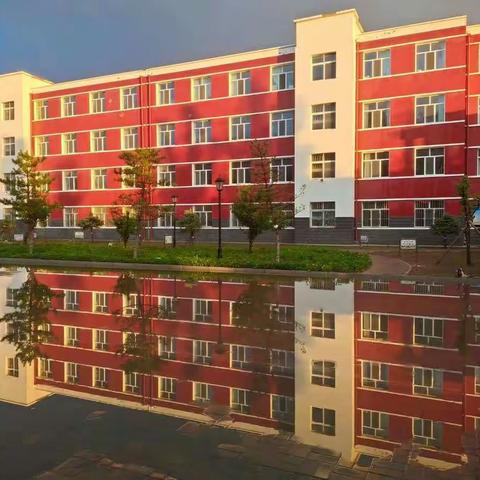 家长进校园，携手共成长——扎鲁特五中九年二班家长四进校园