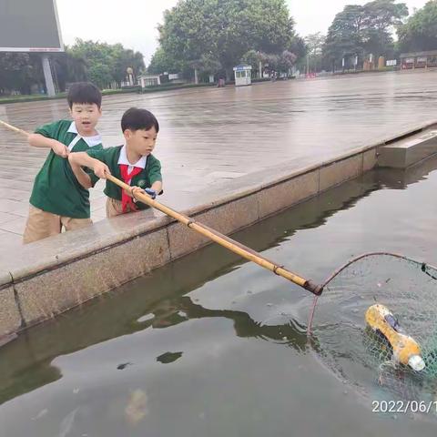 垃圾分分类，资源不浪费——东环小学2106班微社团活动