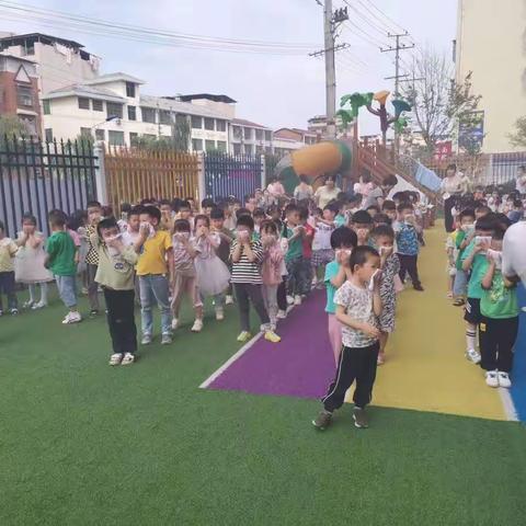 春田花花幼儿园消防逃生演练和反恐演习活动