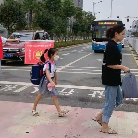 爱心护学岗，传递你我正能量！