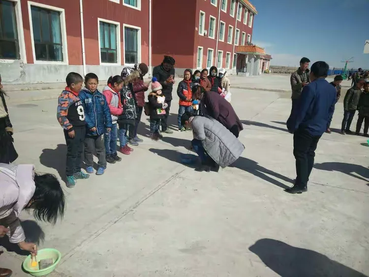 三角城种羊场学校庆祝"三八"妇女节活动