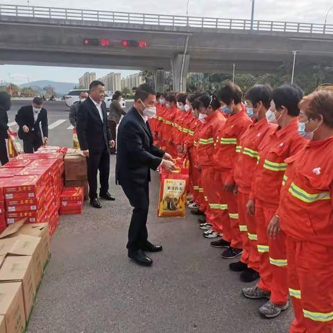 住建局刘德柏局长春节前慰问一线环卫工人
