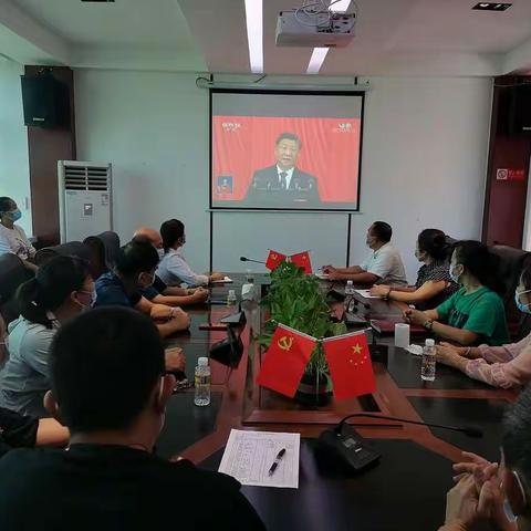 县园林环卫服务中心组织收听收看党的二十大开幕会