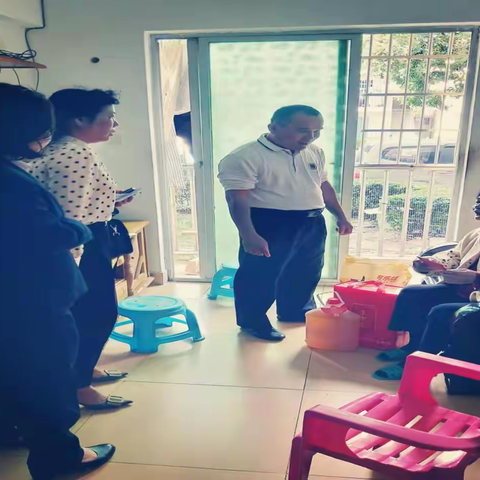 县园林环卫服务中心春节前走访慰问生活困难党员和老党员