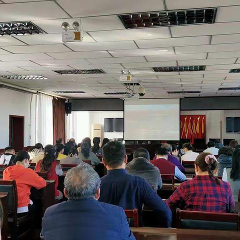 阿旗农牧局组织收看全国脱贫攻坚总结表彰大会