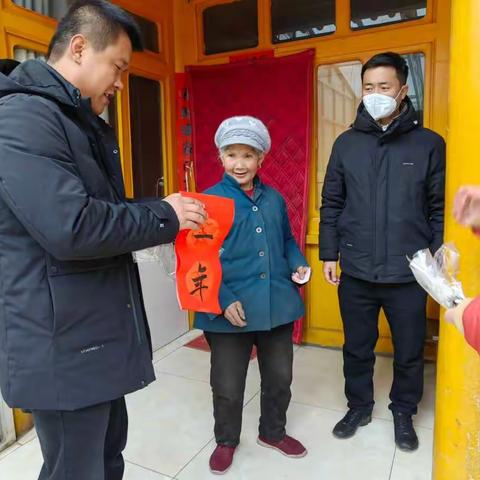 巾帼送温暖.寒冬见温情