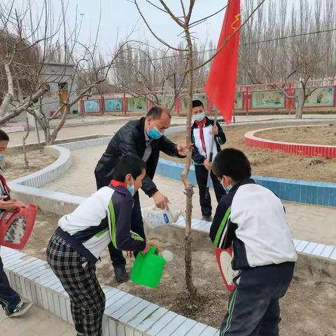 春回大地，万物复苏                         记温宿县吐木秀克镇第二小学植树节活动
