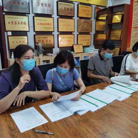 暑期防疫不放松  四小紧抓安全线——教体局疫情防控督查组到东方四小进行督查