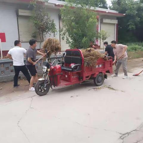 周六义务日，清理环境卫生，打造美丽村庄