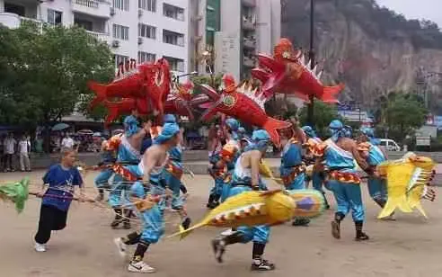 在青田，有一种文艺传统，叫青田鱼灯！