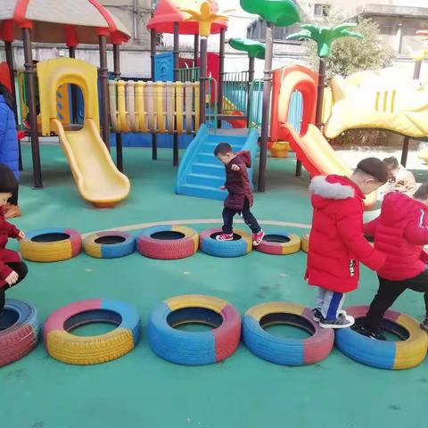 户外活动  趣味无穷——泰师附校幼儿园户外活动