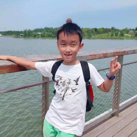 济宁文昌阁小学二年级六班张鹤腾