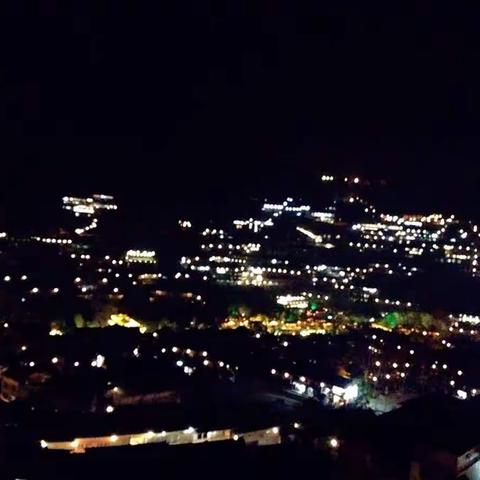 千户苗寨：灯火阑珊处