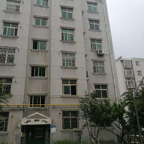 华清泉庄园21号楼一单元六楼西户3室2厅2卫，126㎡，燃气，暖气双气到户。