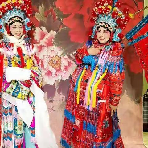 嵩明县县直机关幼儿园滨河馨苑园区大一班--设计小戏服绘画活动