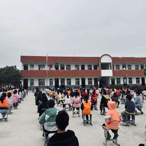 屈岗小学防溺水安全教育启动暨签名仪式及期中表彰大会