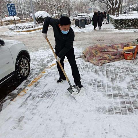 会盟投资开展积雪清除活动