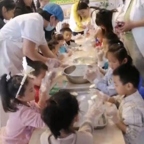 巧手做月饼，情满幼儿“圆”——南坪头幼儿园参加做月饼研学活动