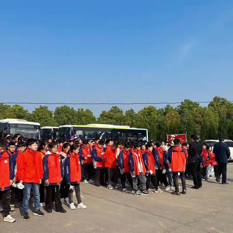 “继承革命遗志，传承红色基因”黄龙镇中心小学清明扫墓活动