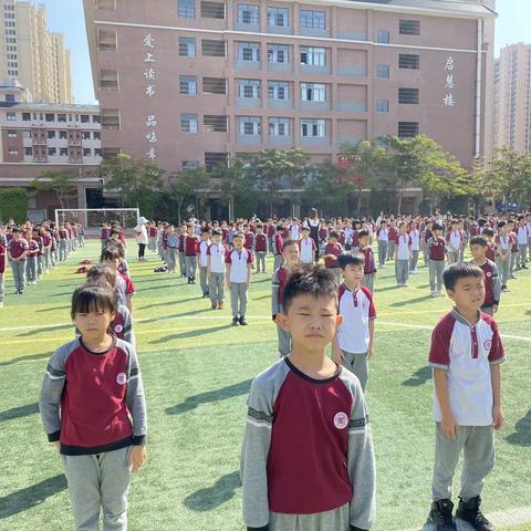 阳光下成长，309班课间操剪影