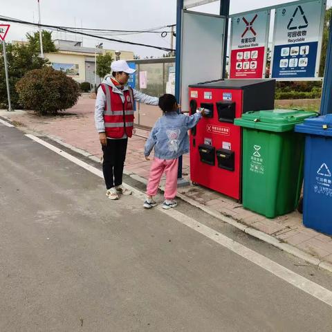 槐荫区美里湖邱庄村开展垃圾分类之有害垃圾