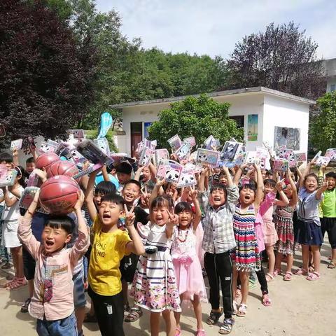 舞钢市工会对刘庄小学全体学生进行六一儿童节慰问