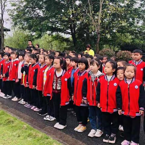 流莺乳燕戏云雨  东风得意踏春去—— 五小学子， 伴春而行