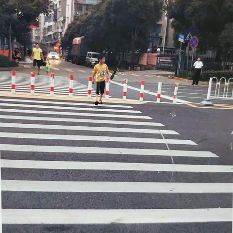 赫山万源学校小77红领巾青苗中队“交通安全 ·文明出行”社会实践活动