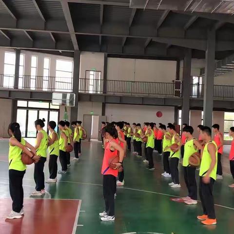 体育教师展风采   体育课堂显身手——记大地小学体育教师观摩全市体育优质课比赛