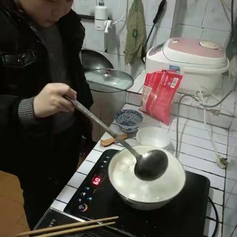 元宵节快乐！程宇卓给大家做汤圆咯！