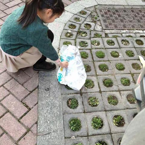 学习雷锋精神，做力所能及的事情。