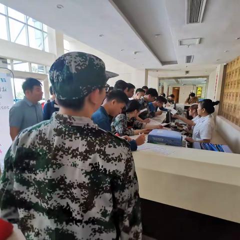 迈步军训，磨砺坚毅，铸就成长之路