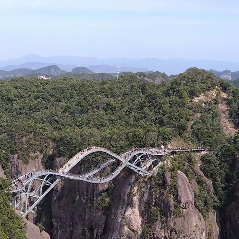 春 游 神 仙 居