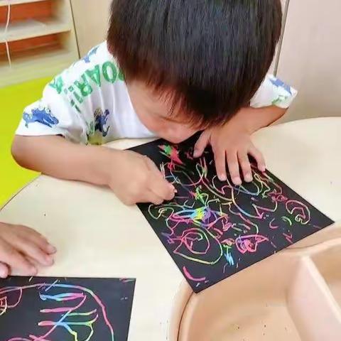 哆来咪儿童成长中心朵朵班绘画课